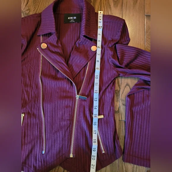 NWOTStylish Jacket/Blazer/Top,Versatile,beautiful gold finishes for classy look. - Picture 14 of 16